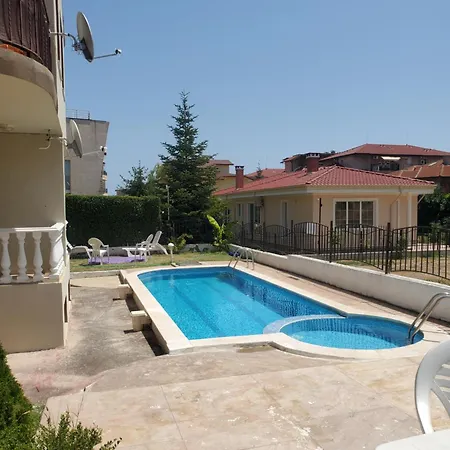 уютно и просторно студио 아파트 라브다